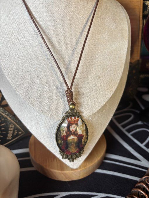 Collier reine Fantasy