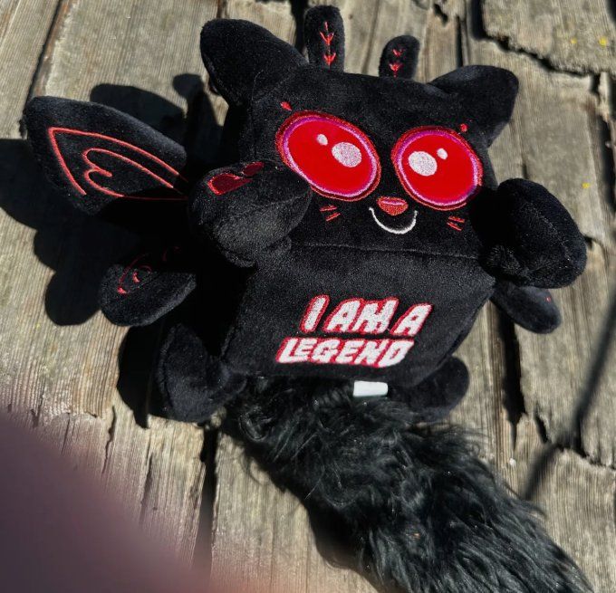 Peluche taille signature Mothman-Kat