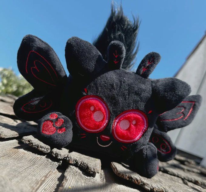 Peluche taille signature Mothman-Kat